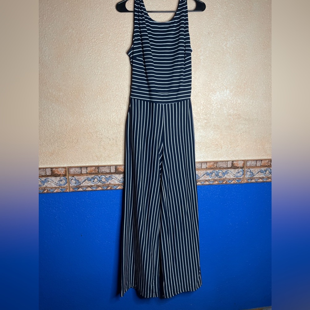 Marine Like Jumper With Somewhat Back Showing - image 1